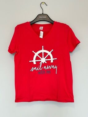 NWT La Vie en Rose Danier Red V-Neck Graphic Tee Size S
